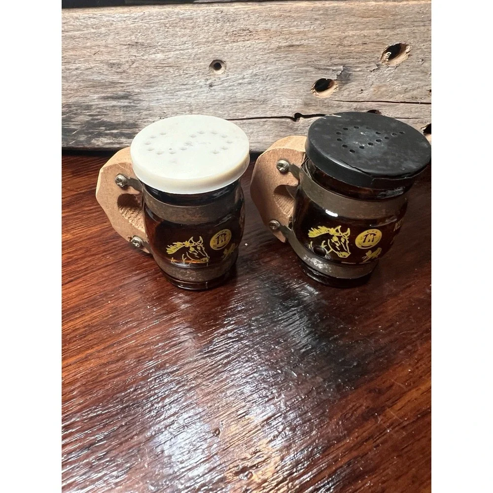Vintage Kentucky Brown Barrel Salt & Pepper Shakers With‎ Handles Retro Rustic